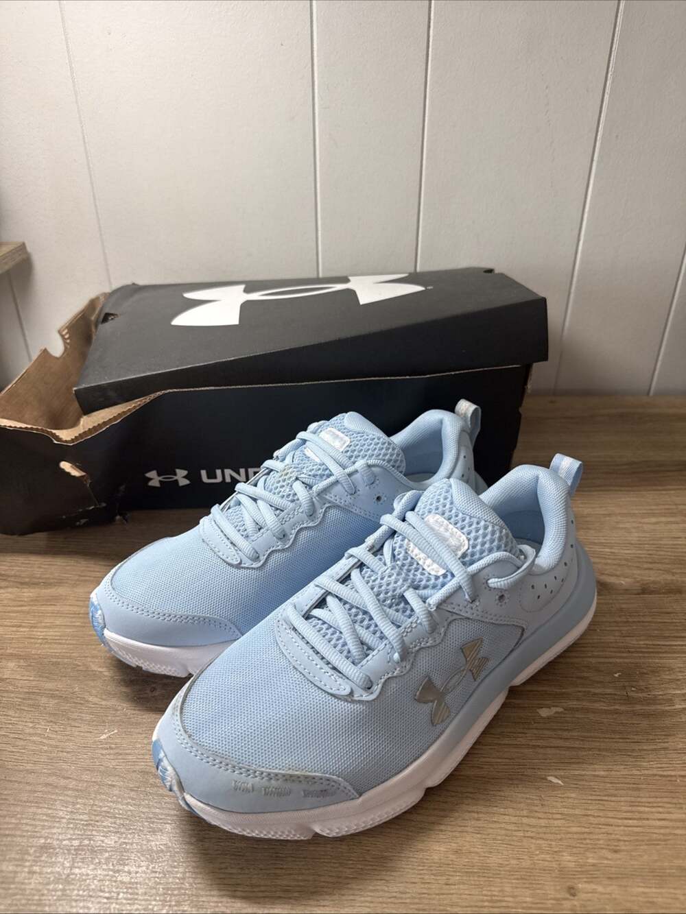 Girls Under Armour Assert Size 7y, 3026189-464 Blue With Box